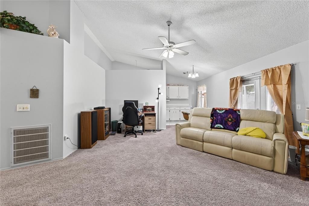 Active With Contract: $350,000 (3 beds, 2 baths, 1149 Square Feet)