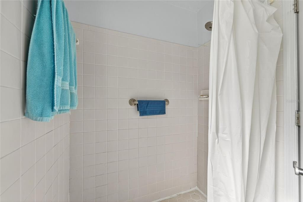 Active With Contract: $350,000 (3 beds, 2 baths, 1149 Square Feet)