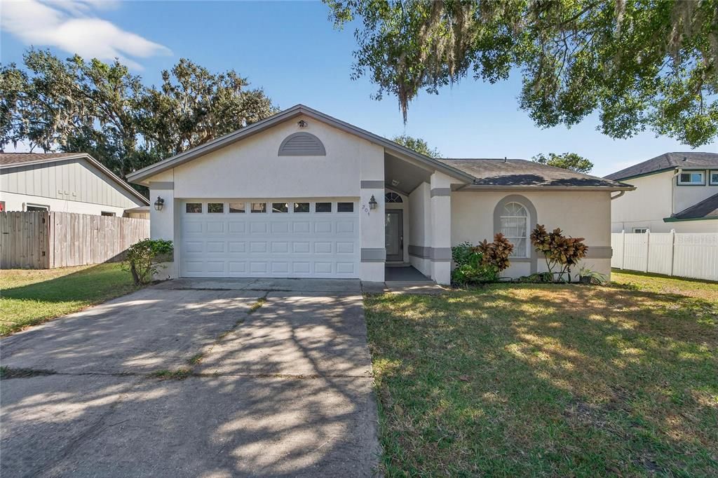 Active With Contract: $350,000 (3 beds, 2 baths, 1149 Square Feet)