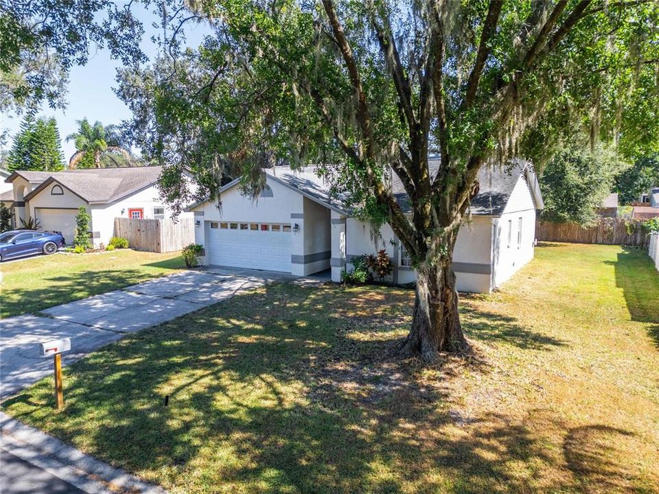 Active With Contract: $350,000 (3 beds, 2 baths, 1149 Square Feet)