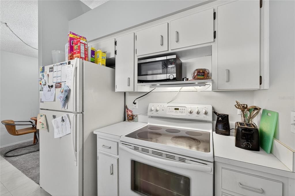 Active With Contract: $350,000 (3 beds, 2 baths, 1149 Square Feet)