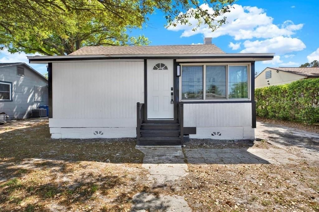 For Rent: $2,149 (2 beds, 1 baths, 775 Square Feet)