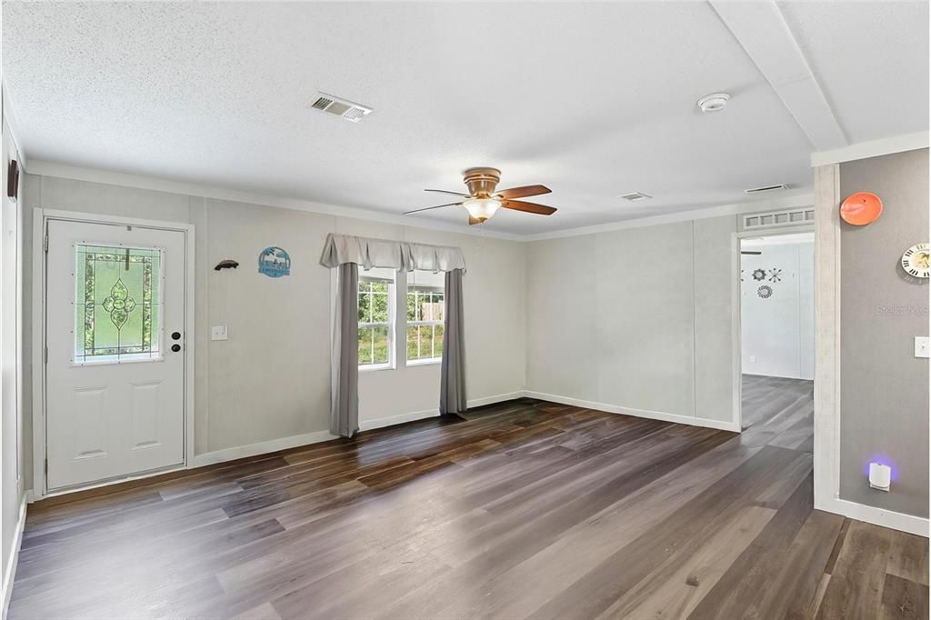 For Sale: $219,900 (3 beds, 2 baths, 1456 Square Feet)