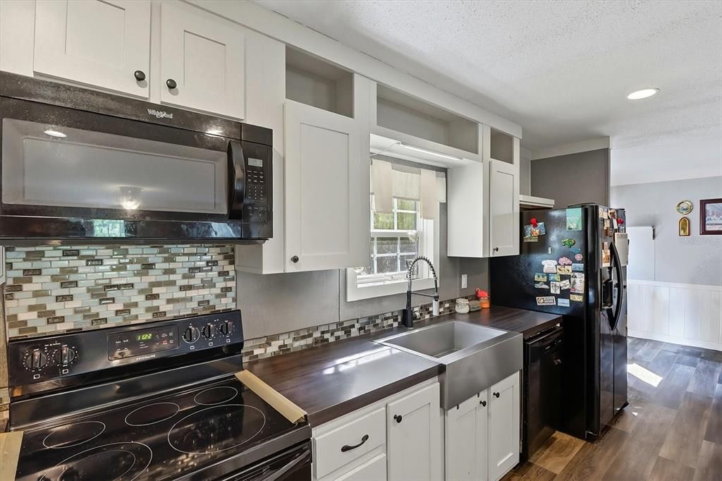 For Sale: $219,900 (3 beds, 2 baths, 1456 Square Feet)