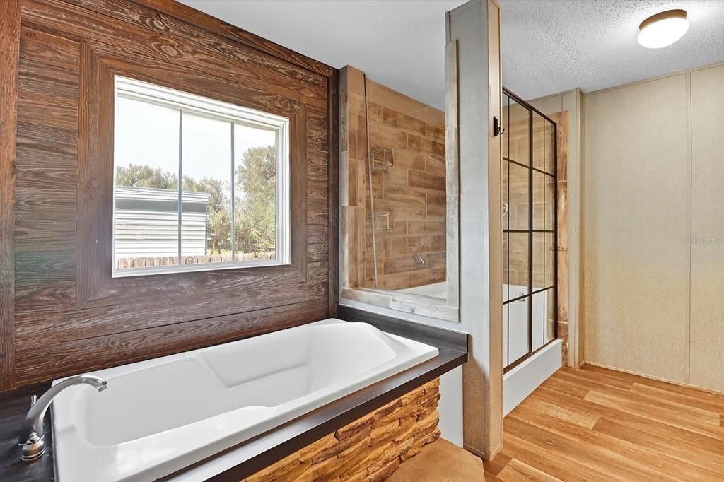 For Sale: $219,900 (3 beds, 2 baths, 1456 Square Feet)