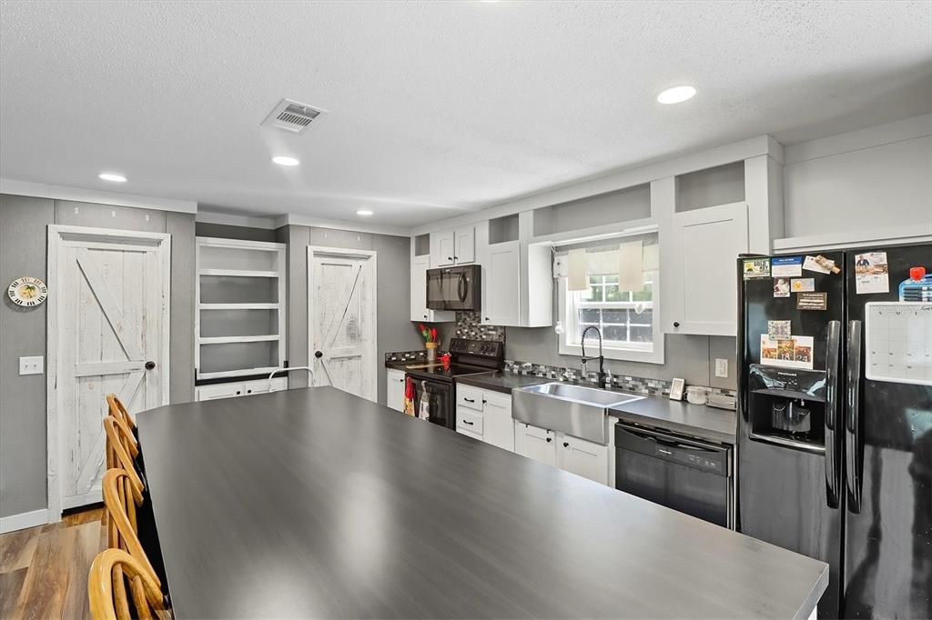 For Sale: $219,900 (3 beds, 2 baths, 1456 Square Feet)