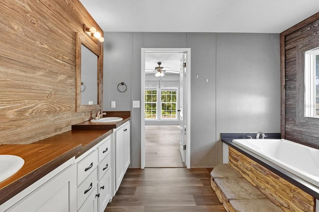 For Sale: $219,900 (3 beds, 2 baths, 1456 Square Feet)