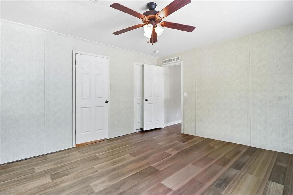 For Sale: $219,900 (3 beds, 2 baths, 1456 Square Feet)