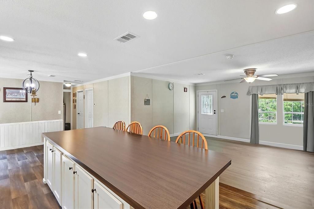 For Sale: $219,900 (3 beds, 2 baths, 1456 Square Feet)