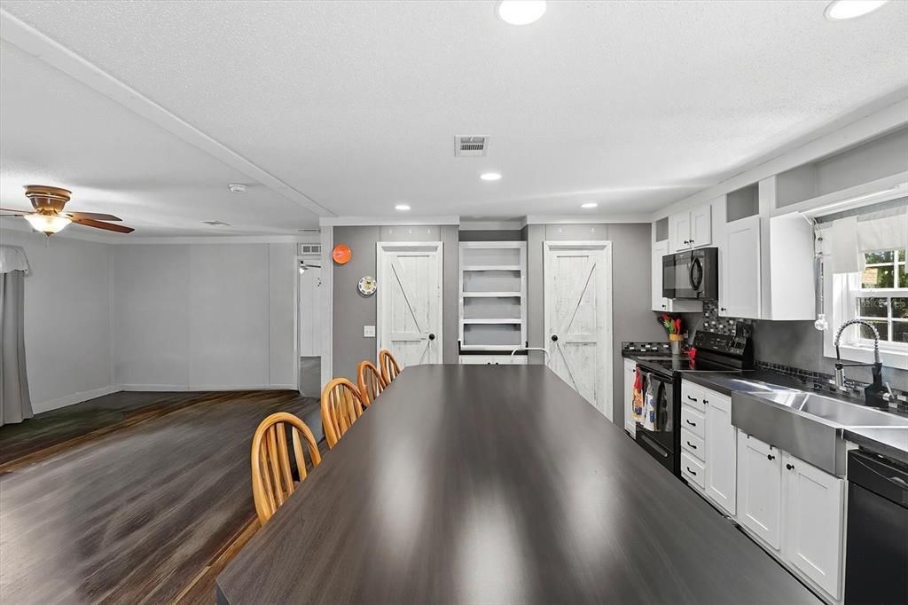 For Sale: $219,900 (3 beds, 2 baths, 1456 Square Feet)