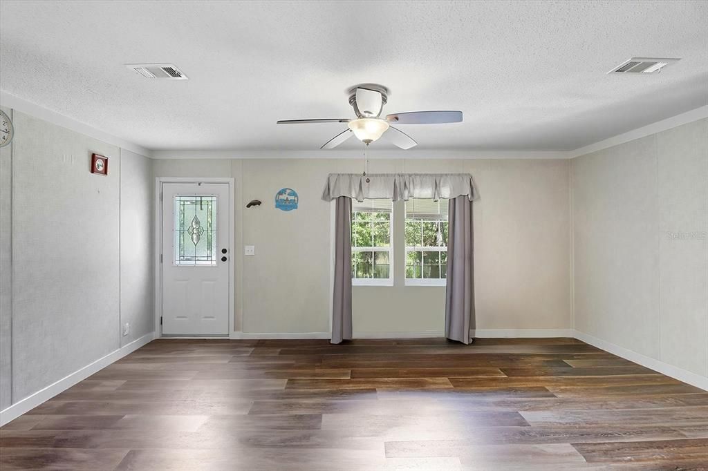 For Sale: $219,900 (3 beds, 2 baths, 1456 Square Feet)