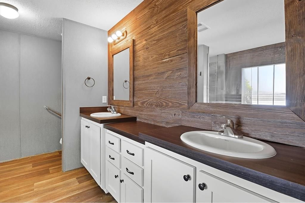 For Sale: $219,900 (3 beds, 2 baths, 1456 Square Feet)