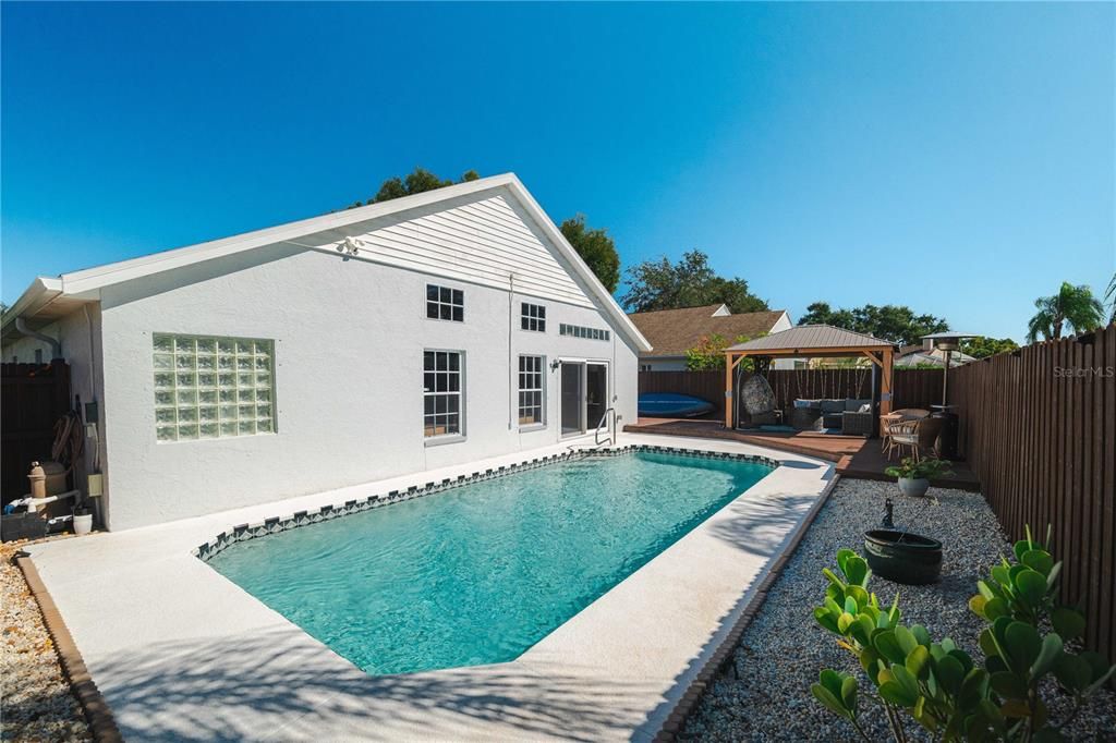 Под контрактом: $369,000 (3 спален, 2 ванн, 1468 Квадратных фут)