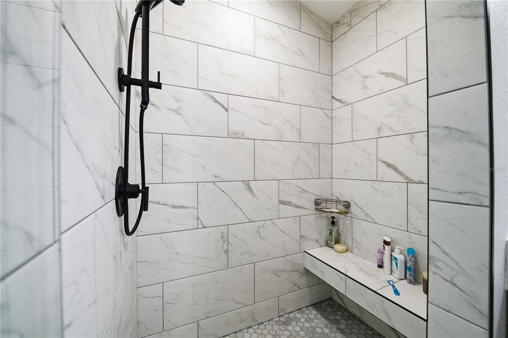 Под контрактом: $369,000 (3 спален, 2 ванн, 1468 Квадратных фут)