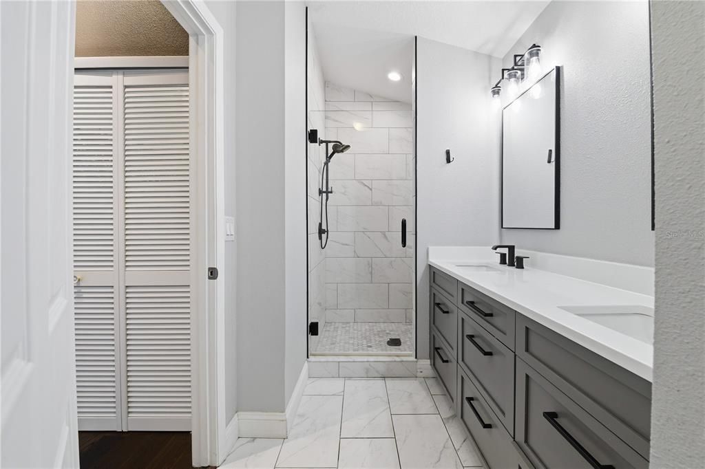 Под контрактом: $369,000 (3 спален, 2 ванн, 1468 Квадратных фут)