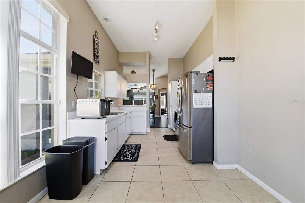 Под контрактом: $369,000 (3 спален, 2 ванн, 1468 Квадратных фут)