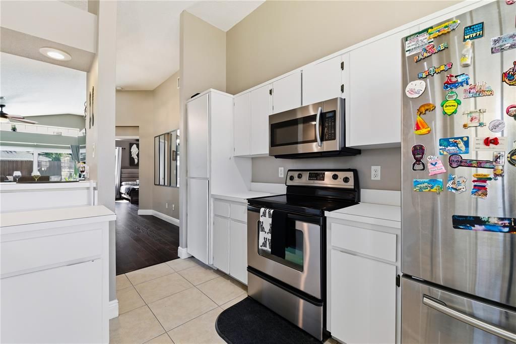 Под контрактом: $369,000 (3 спален, 2 ванн, 1468 Квадратных фут)