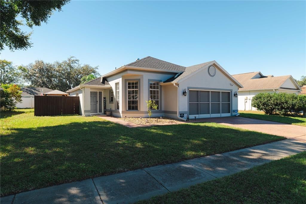 Под контрактом: $369,000 (3 спален, 2 ванн, 1468 Квадратных фут)