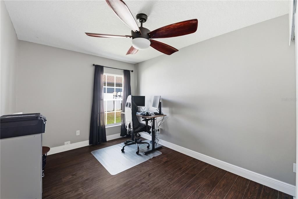 Под контрактом: $369,000 (3 спален, 2 ванн, 1468 Квадратных фут)