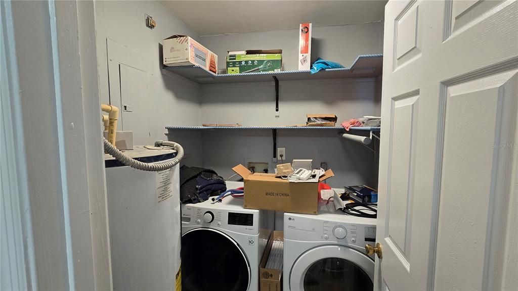 En Renta: $2,050 (3 camas, 3 baños, 1922 Pies cuadrados)