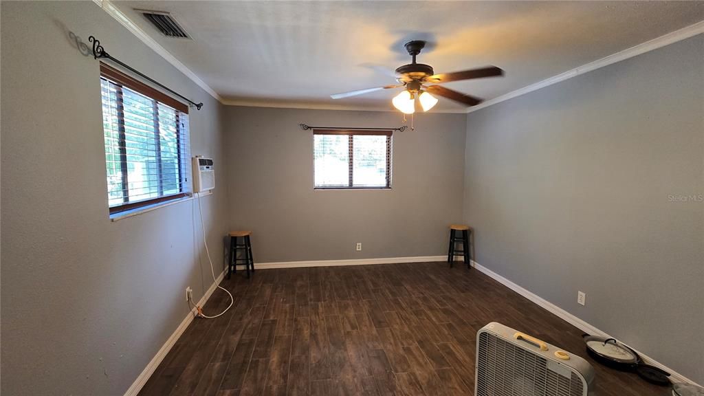 En Renta: $2,050 (3 camas, 3 baños, 1922 Pies cuadrados)