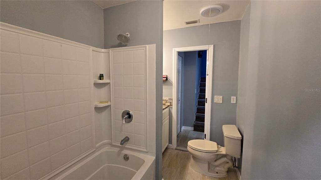 En Renta: $2,050 (3 camas, 3 baños, 1922 Pies cuadrados)