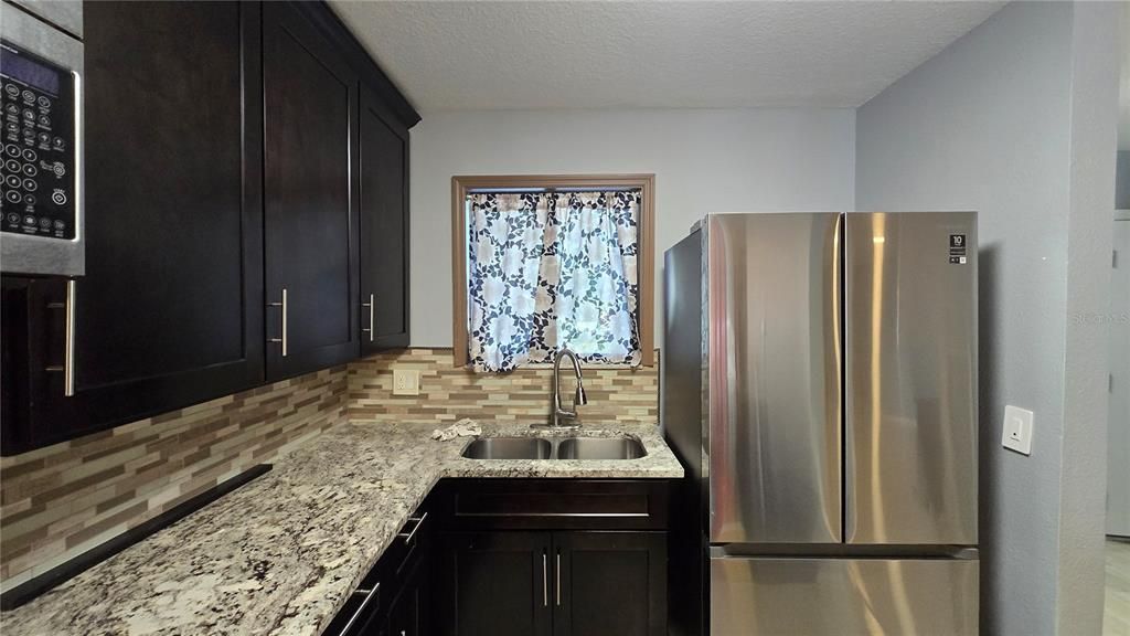 En Renta: $2,050 (3 camas, 3 baños, 1922 Pies cuadrados)