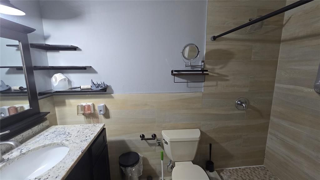 En Renta: $2,050 (3 camas, 3 baños, 1922 Pies cuadrados)