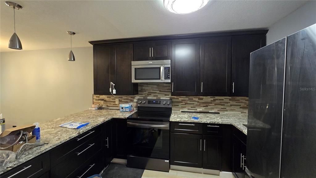 En Renta: $2,050 (3 camas, 3 baños, 1922 Pies cuadrados)