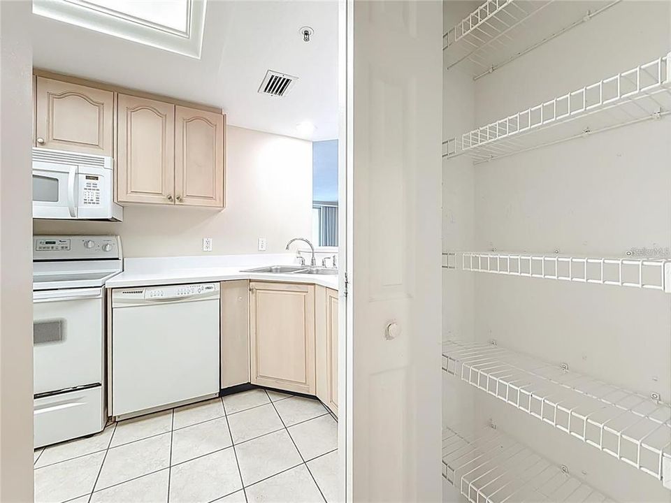 En Venta: $614,000 (2 camas, 2 baños, 1350 Pies cuadrados)