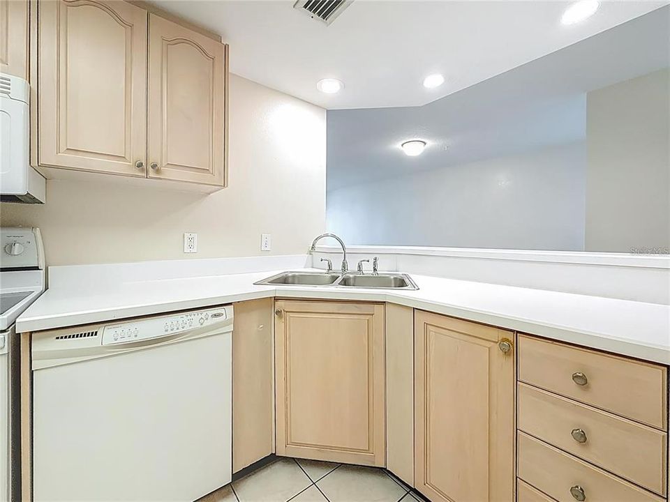 En Venta: $614,000 (2 camas, 2 baños, 1350 Pies cuadrados)