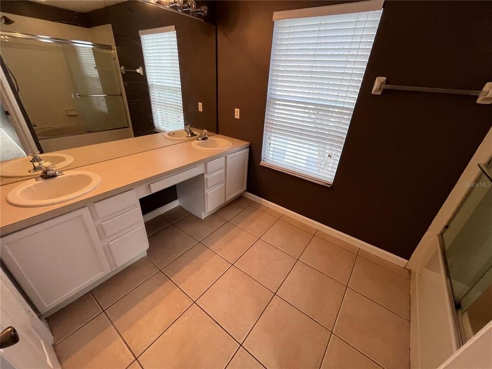 For Rent: $2,195 (3 beds, 2 baths, 1665 Square Feet)