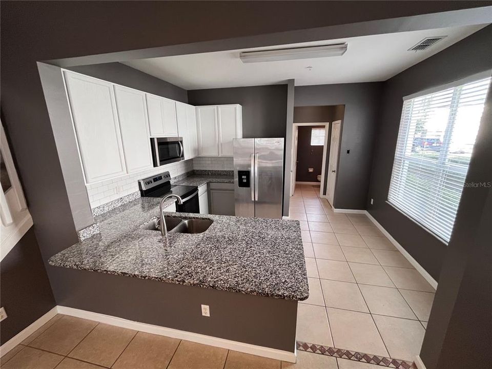 For Rent: $2,195 (3 beds, 2 baths, 1665 Square Feet)