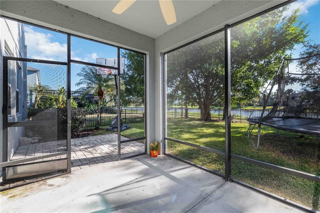 待售: $530,000 (5 贝兹, 2 浴室, 2359 平方英尺)