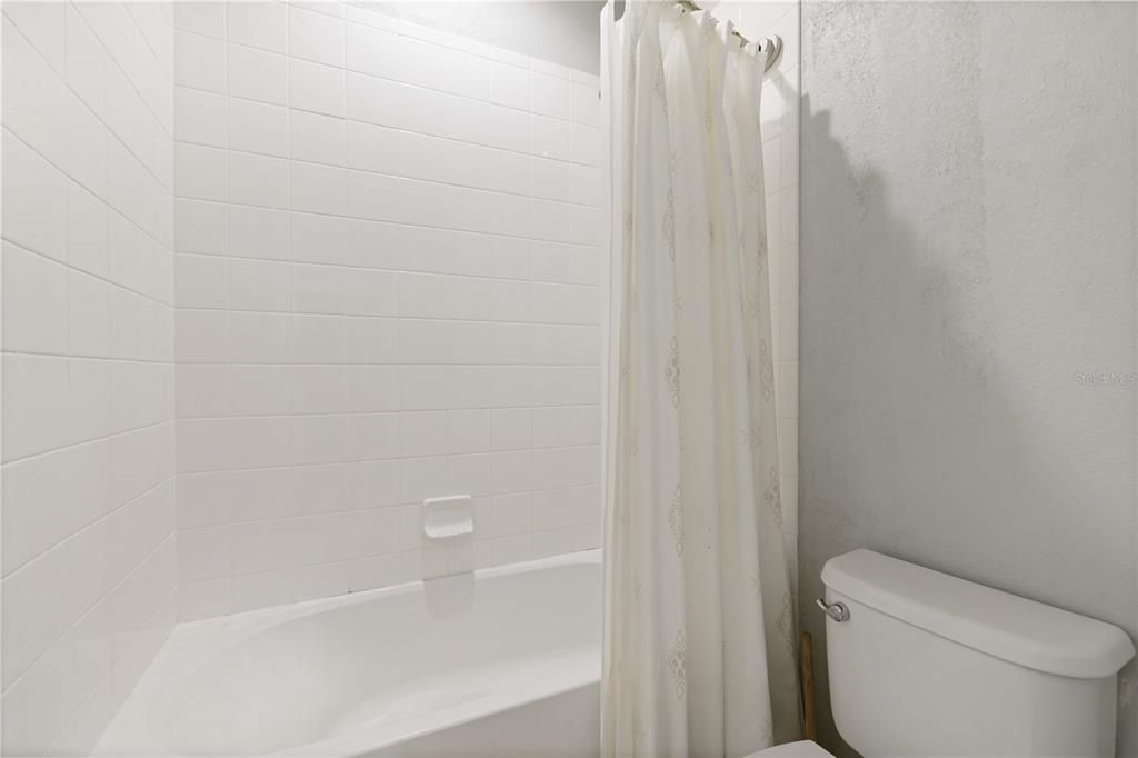 待售: $530,000 (5 贝兹, 2 浴室, 2359 平方英尺)