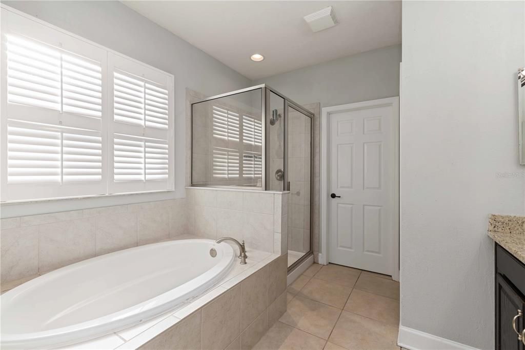 待售: $530,000 (5 贝兹, 2 浴室, 2359 平方英尺)