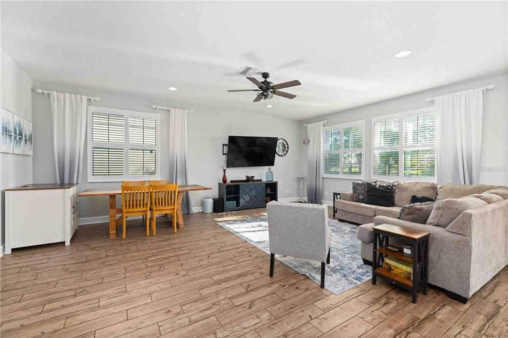 待售: $530,000 (5 贝兹, 2 浴室, 2359 平方英尺)