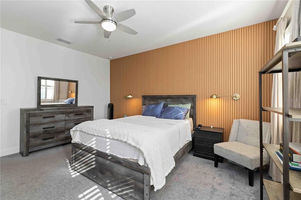 待售: $530,000 (5 贝兹, 2 浴室, 2359 平方英尺)