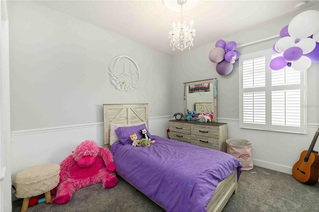 待售: $530,000 (5 贝兹, 2 浴室, 2359 平方英尺)