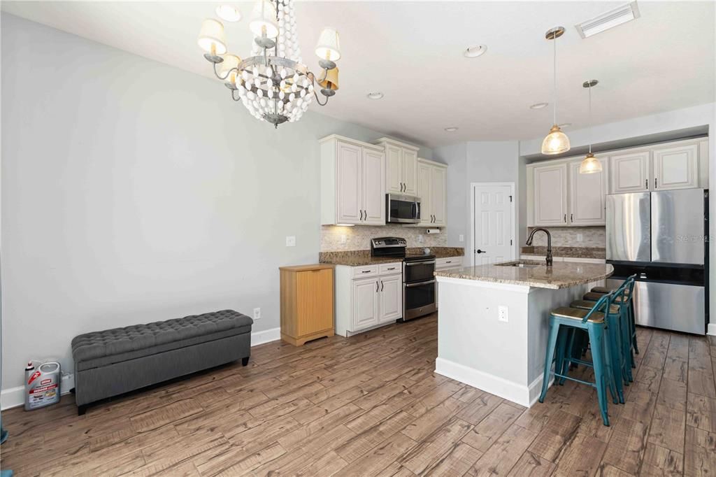 待售: $530,000 (5 贝兹, 2 浴室, 2359 平方英尺)