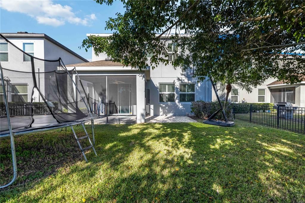 待售: $530,000 (5 贝兹, 2 浴室, 2359 平方英尺)