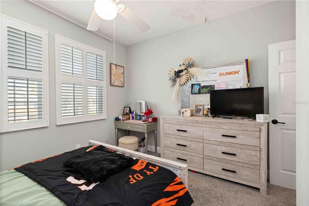 待售: $530,000 (5 贝兹, 2 浴室, 2359 平方英尺)