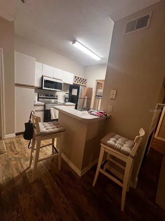 For Rent: $1,650 (1 beds, 1 baths, 854 Square Feet)