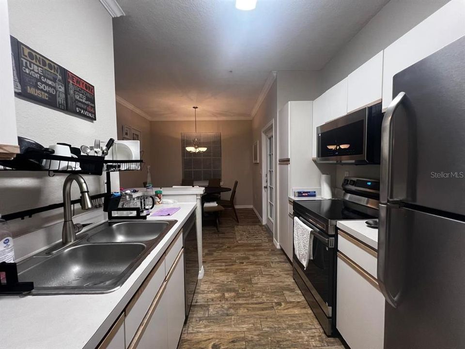For Rent: $1,650 (1 beds, 1 baths, 854 Square Feet)