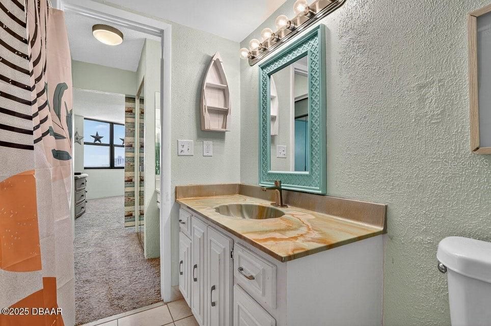 待售: $275,000 (2 贝兹, 2 浴室, 1225 平方英尺)