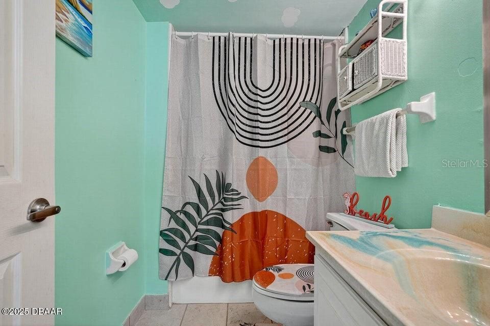 待售: $275,000 (2 贝兹, 2 浴室, 1225 平方英尺)