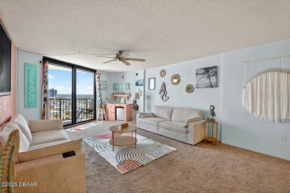 待售: $275,000 (2 贝兹, 2 浴室, 1225 平方英尺)