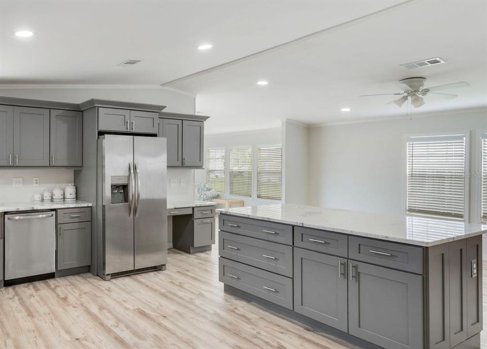 For Sale: $195,000 (2 beds, 2 baths, 1236 Square Feet)