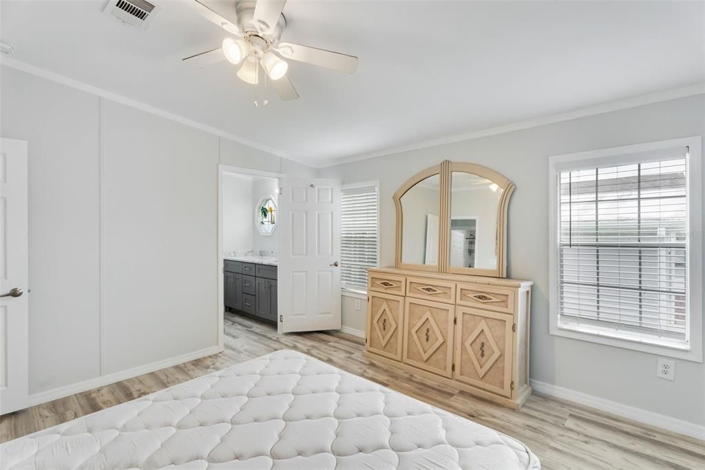 For Sale: $195,000 (2 beds, 2 baths, 1236 Square Feet)