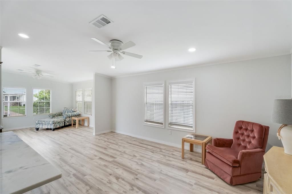 For Sale: $195,000 (2 beds, 2 baths, 1236 Square Feet)